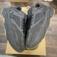Utility Black Yeezy 700 (USED)