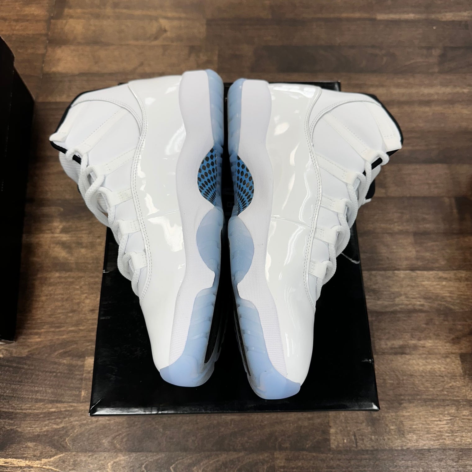 Legend Blue Jordan 11 (2025) (USED)