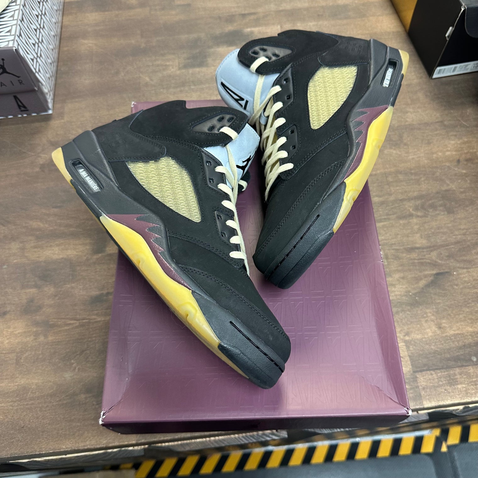A Ma Maniere Dusk Jordan 5 (USED)