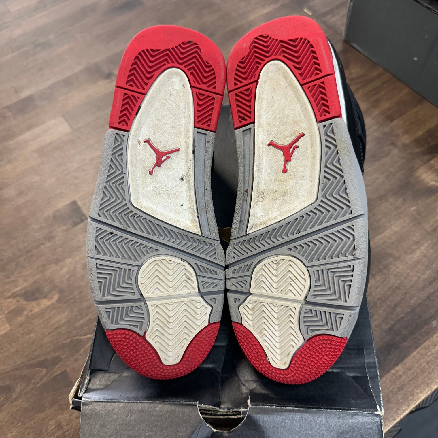 Bred Jordan 4 (2019) (USED)