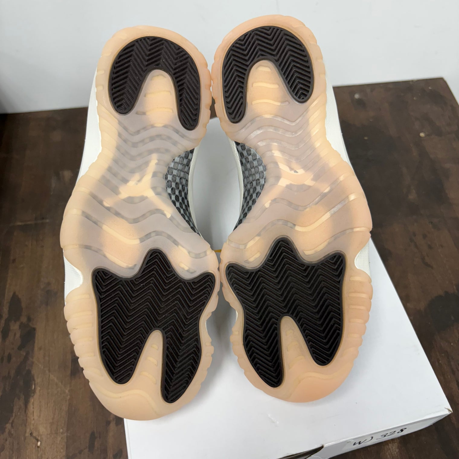 Neapolitan Jordan 11 (W) (USED)