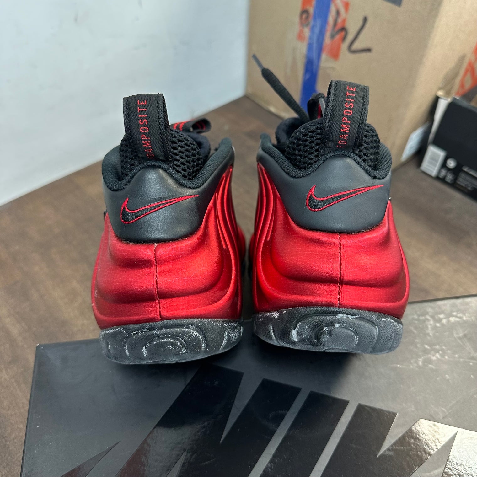 University Red Foamposite Pro (USED)