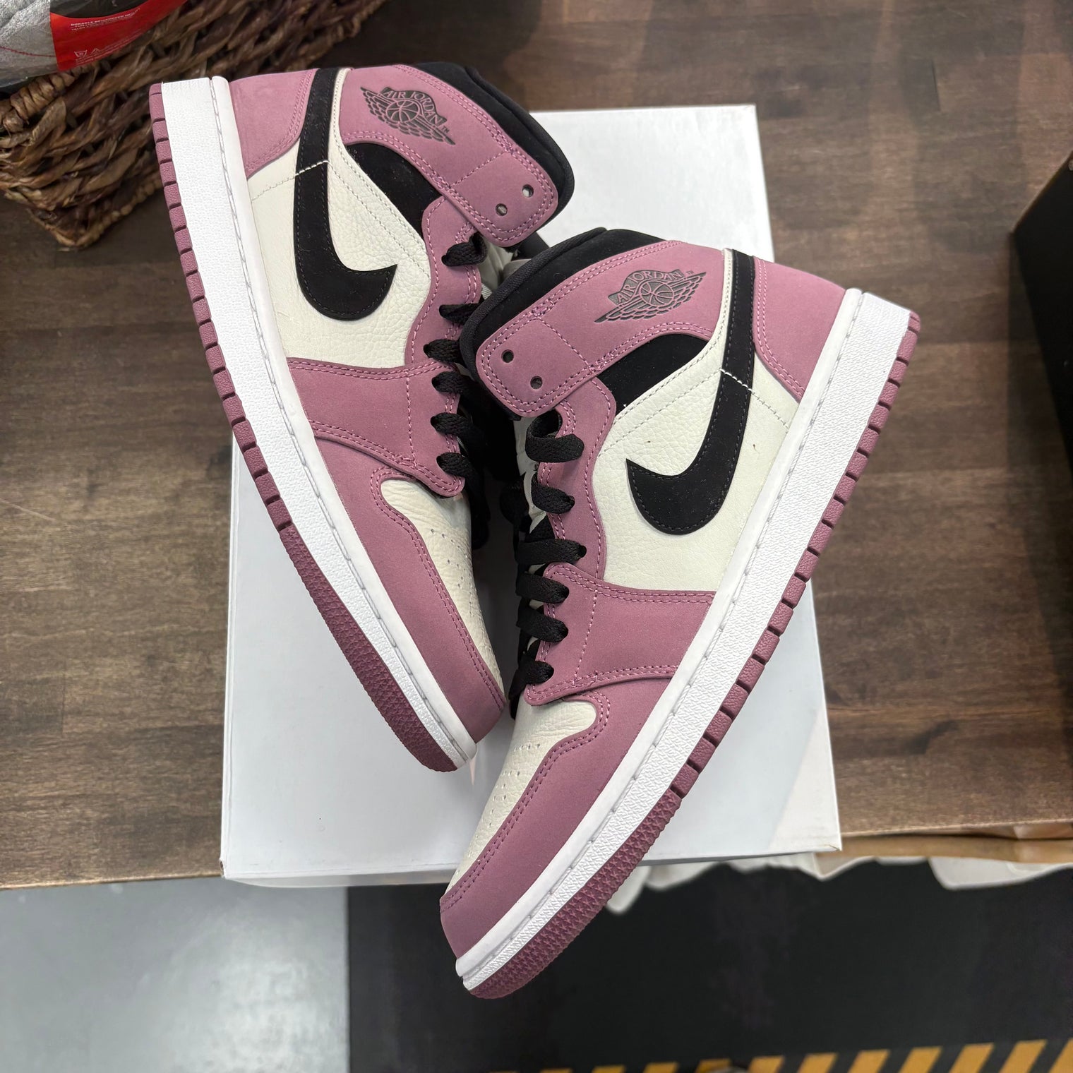 Mulberry Jordan 1 Mid (W) (USED)