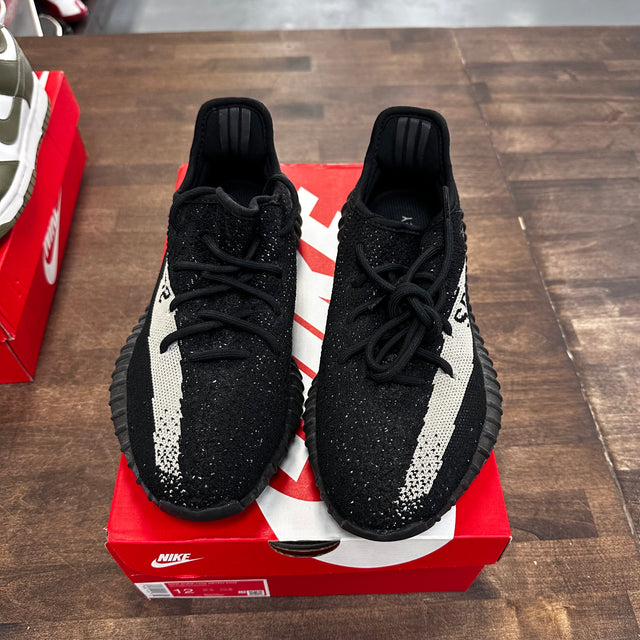 Oreo Yeezy 350 (USED, Replacement box)