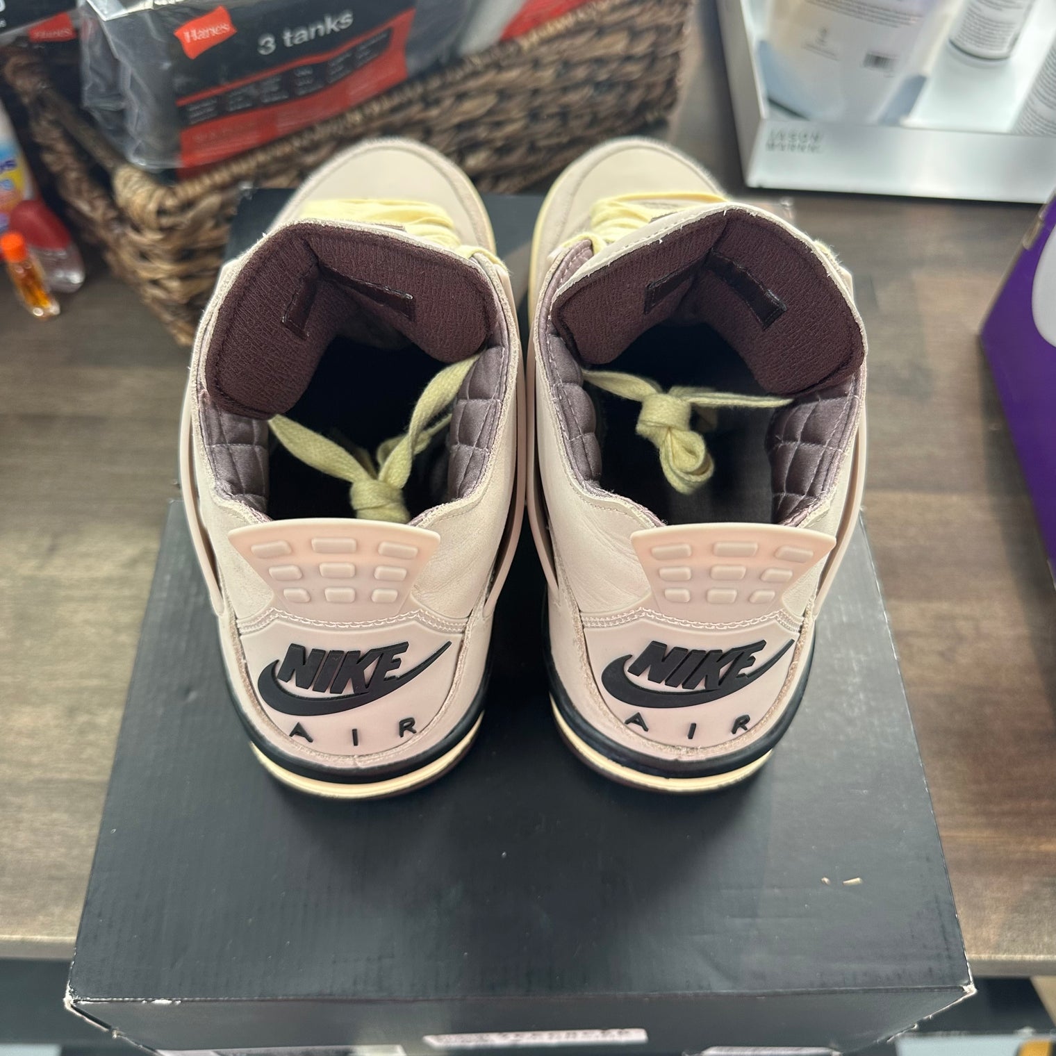 (W) WYWS A Ma Maniere Jordan 4 (USED)