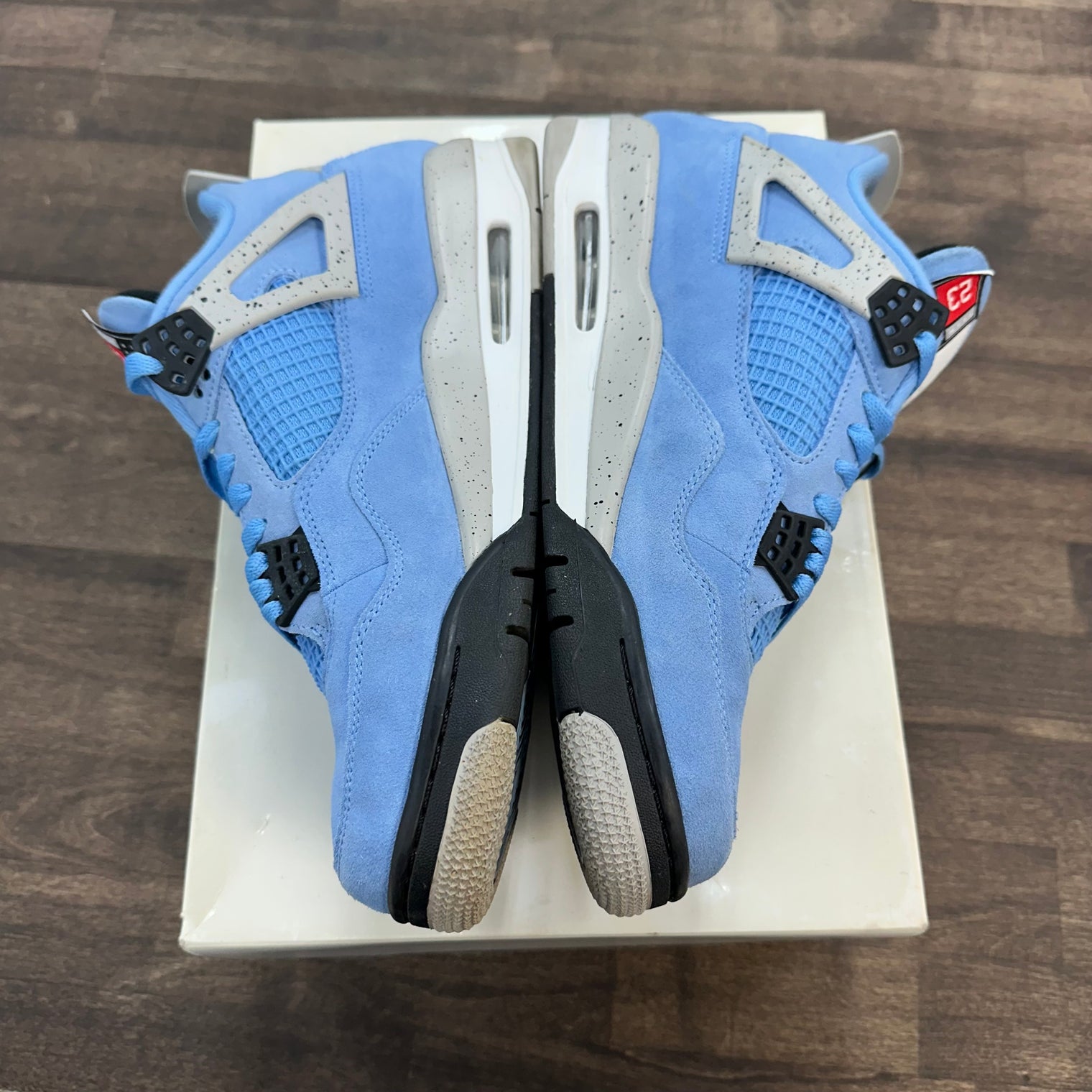 University Blue Jordan 4 Retro (USED)