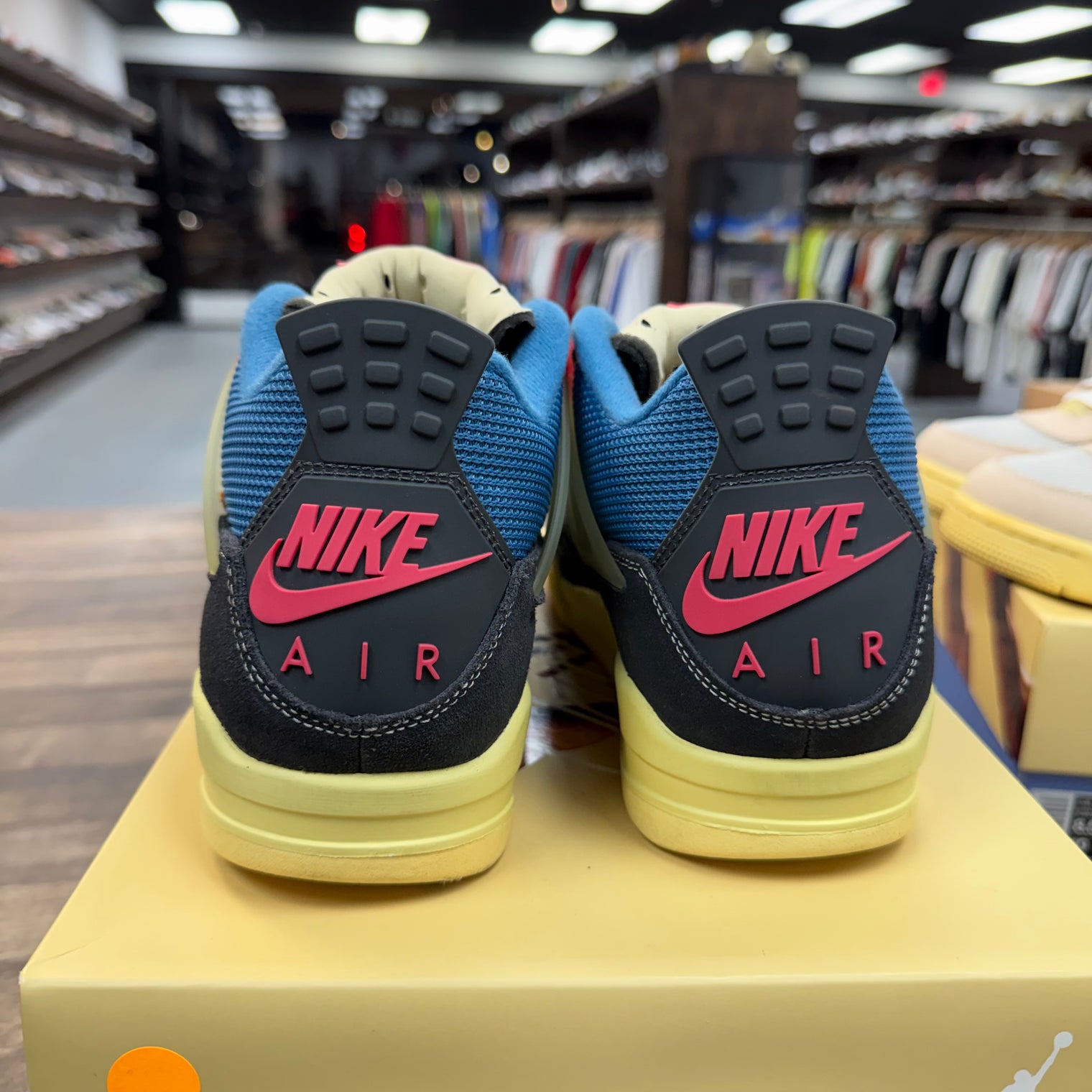 Jordan 4 Retro Union Off Noir (US 8.5) (USED)