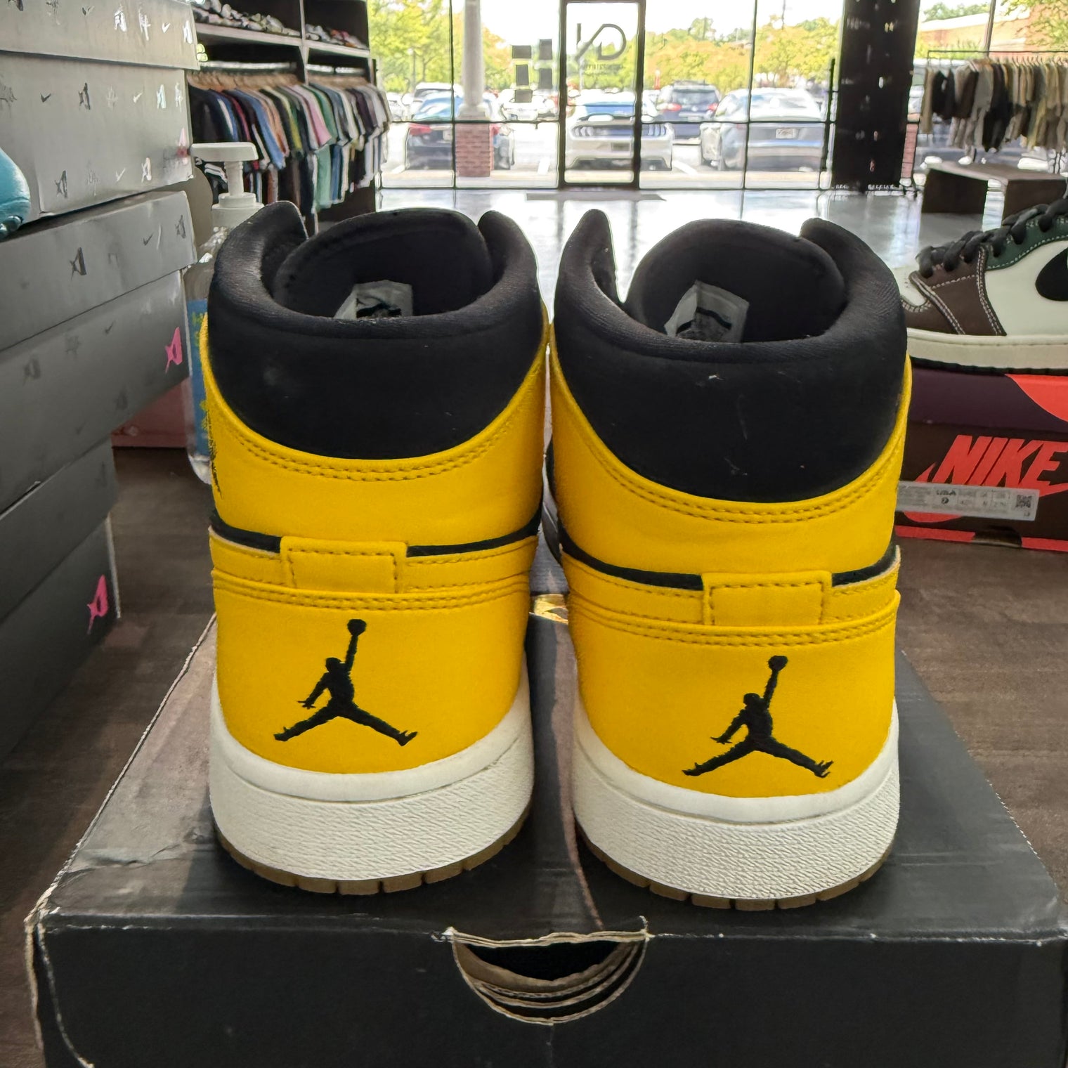 New Love Jordan 1 Retro Mid (2017) (USED)