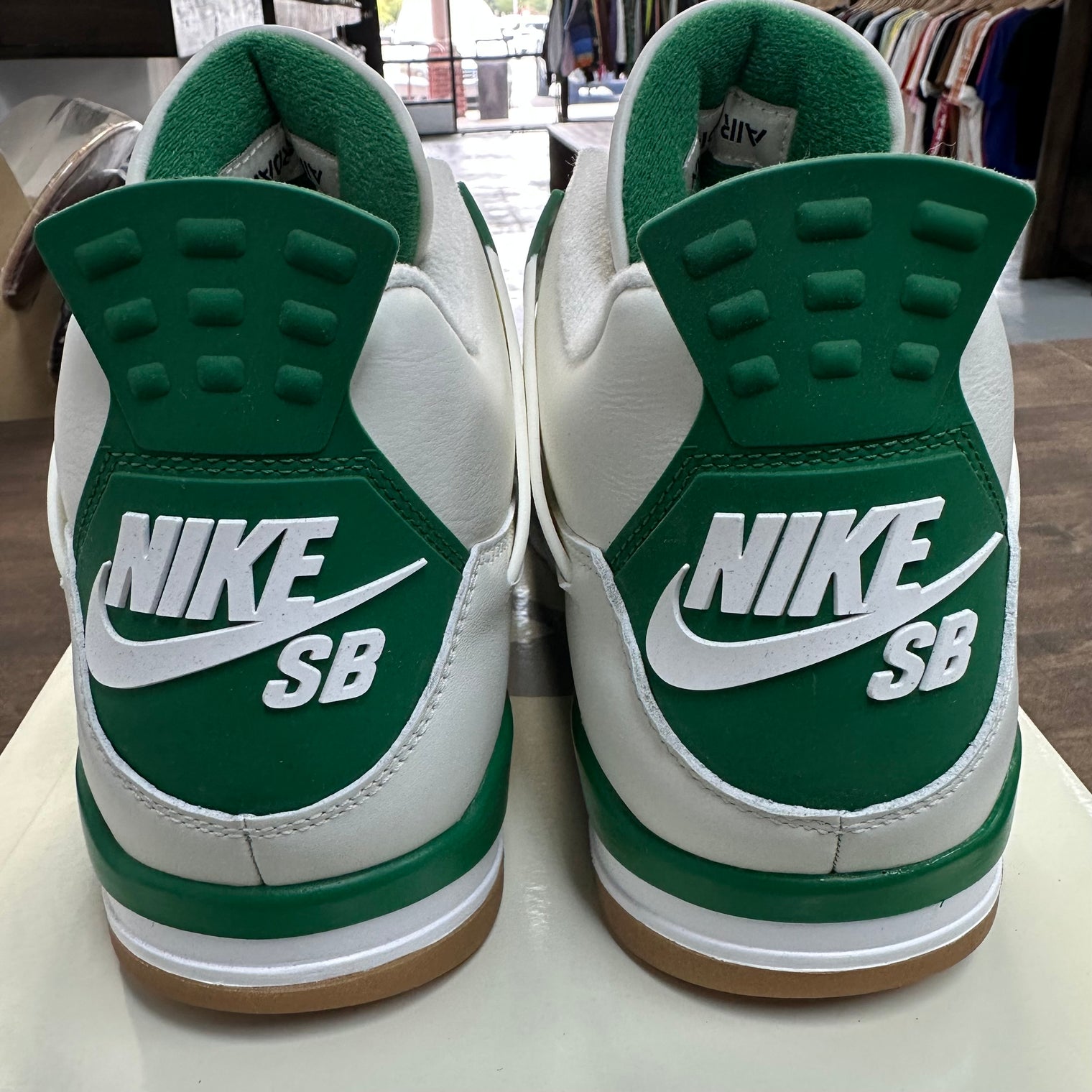 Pine Green SB Jordan 4 Retro (USED)