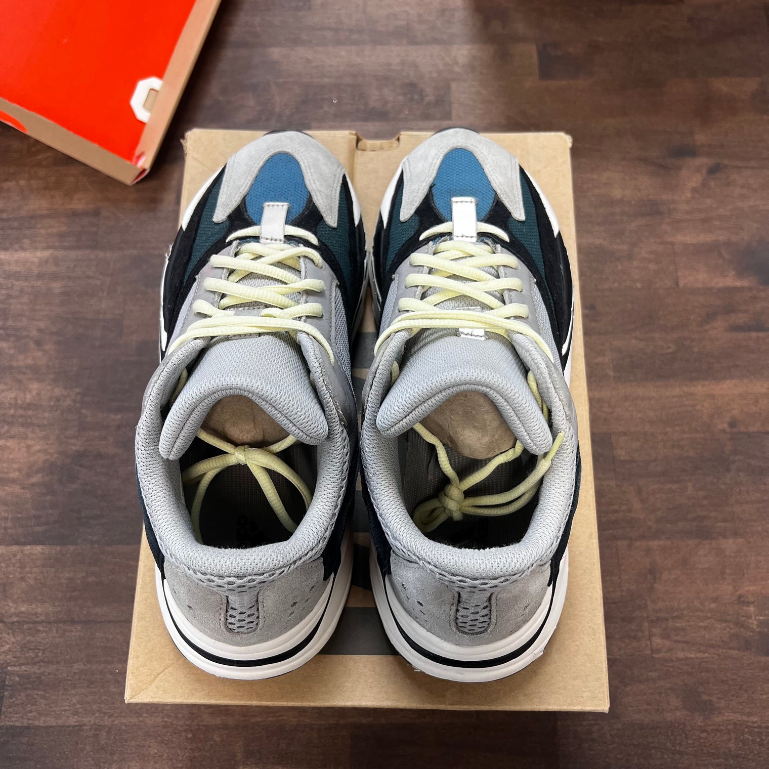 Waverunner Yeezy 700 (USED)