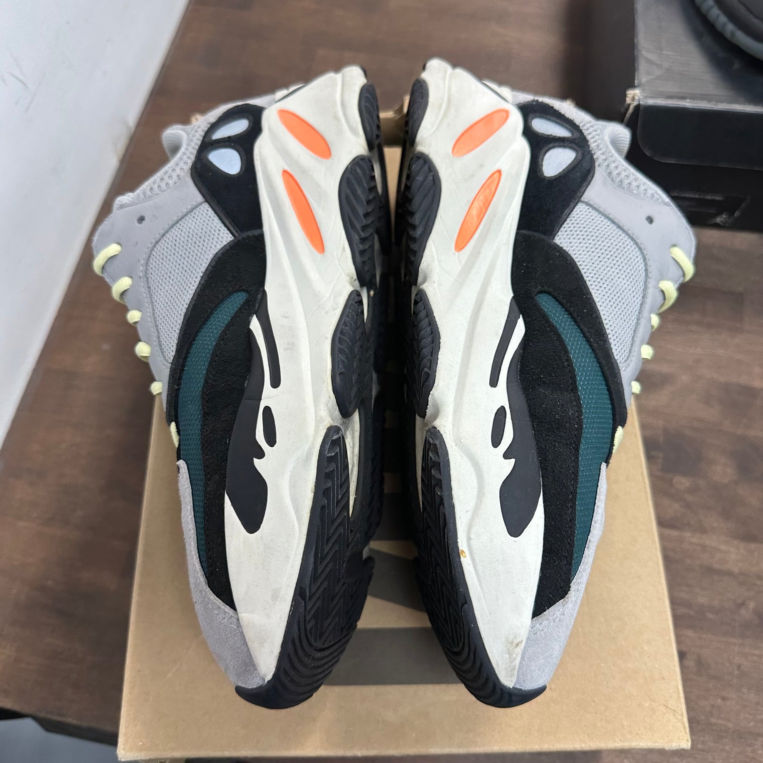 Waverunner Yeezy 700 (USED)