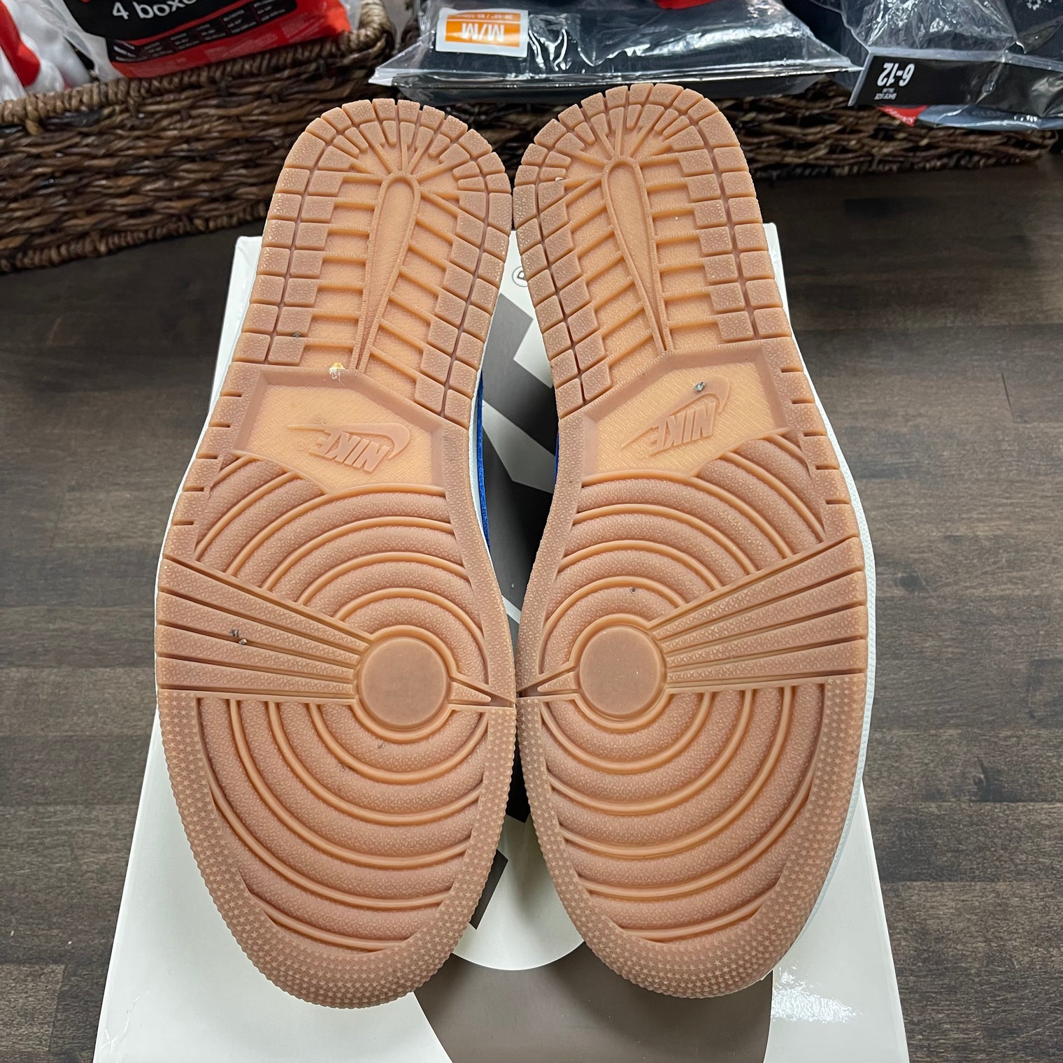 Travis Scott Canary Jordan 1 Low (W)