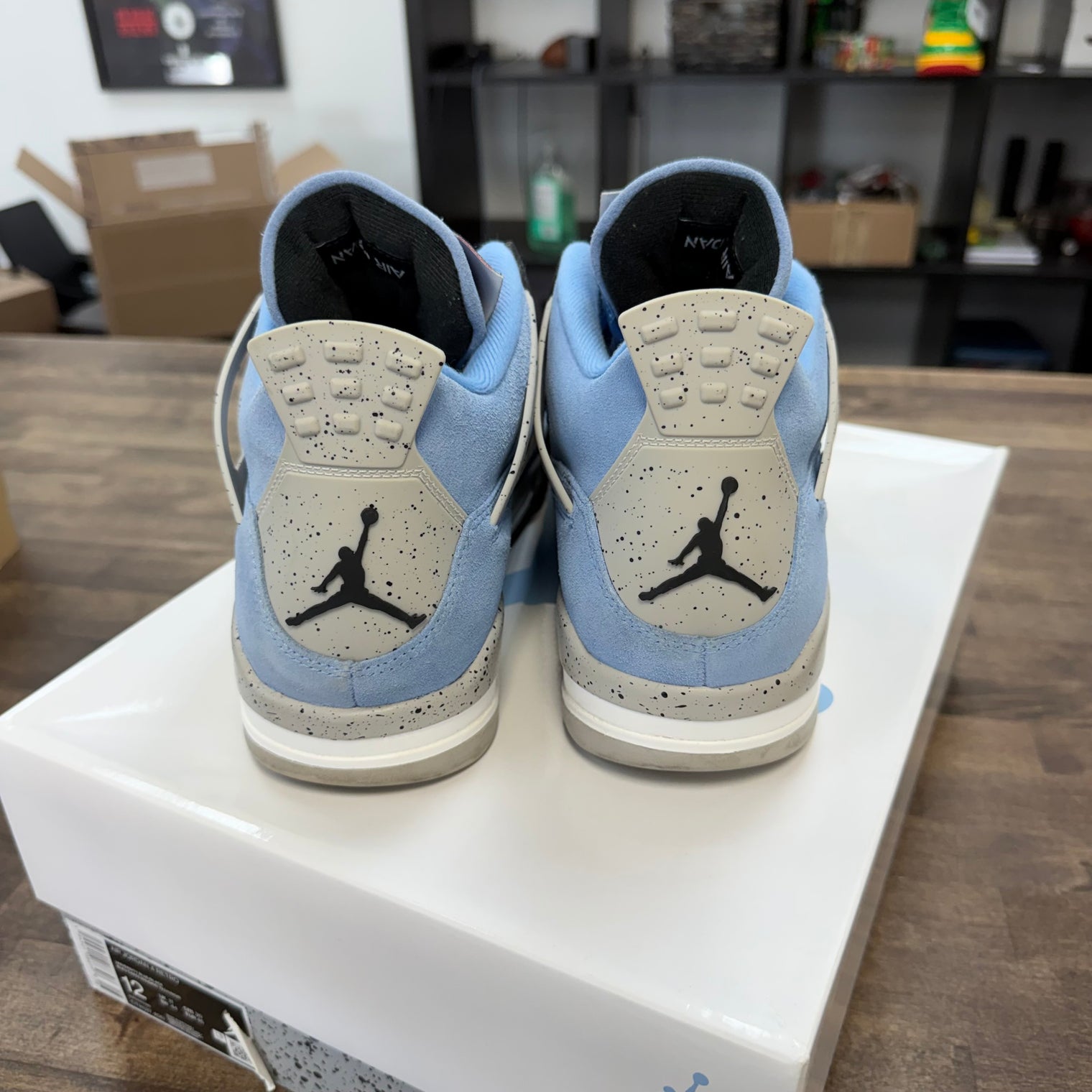 University Blue Jordan 4 Retro (USED)