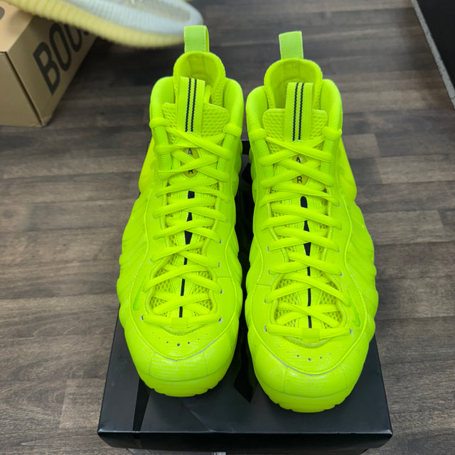 Volt Air Foamposite Pro (USED)