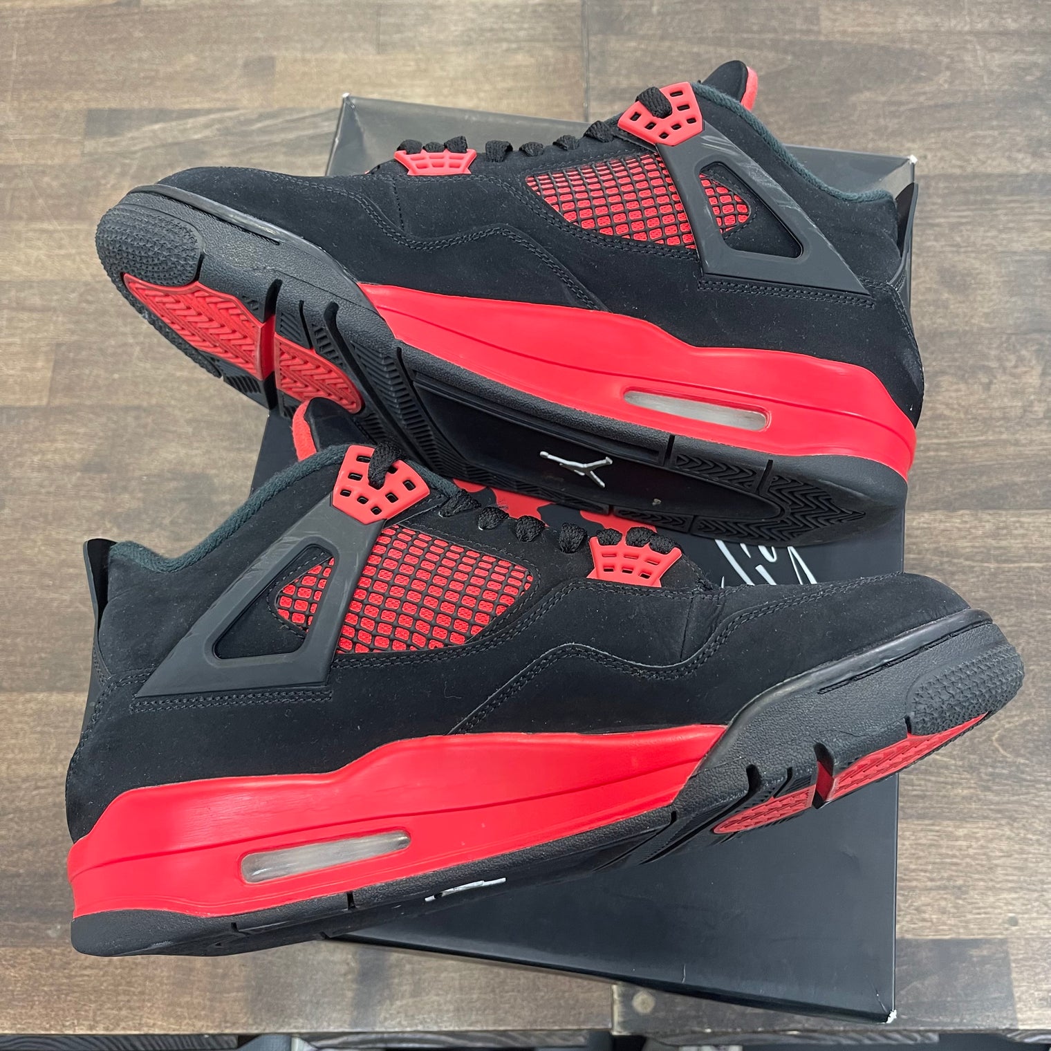 Red Thunder Jordan 4 (USED)
