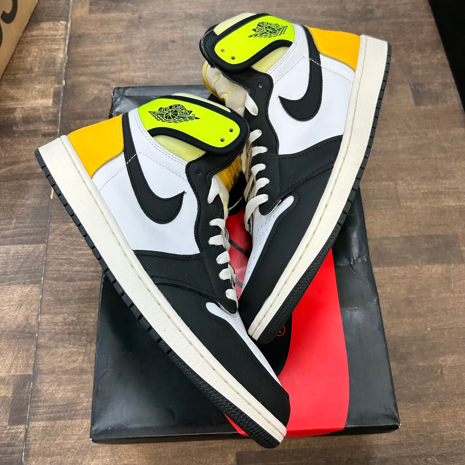Volt Jordan 1 High (USED)