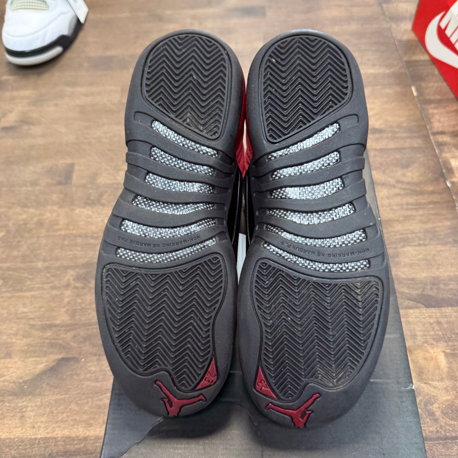 (GS) Reverse Flu Game Jordan 12 (USED)