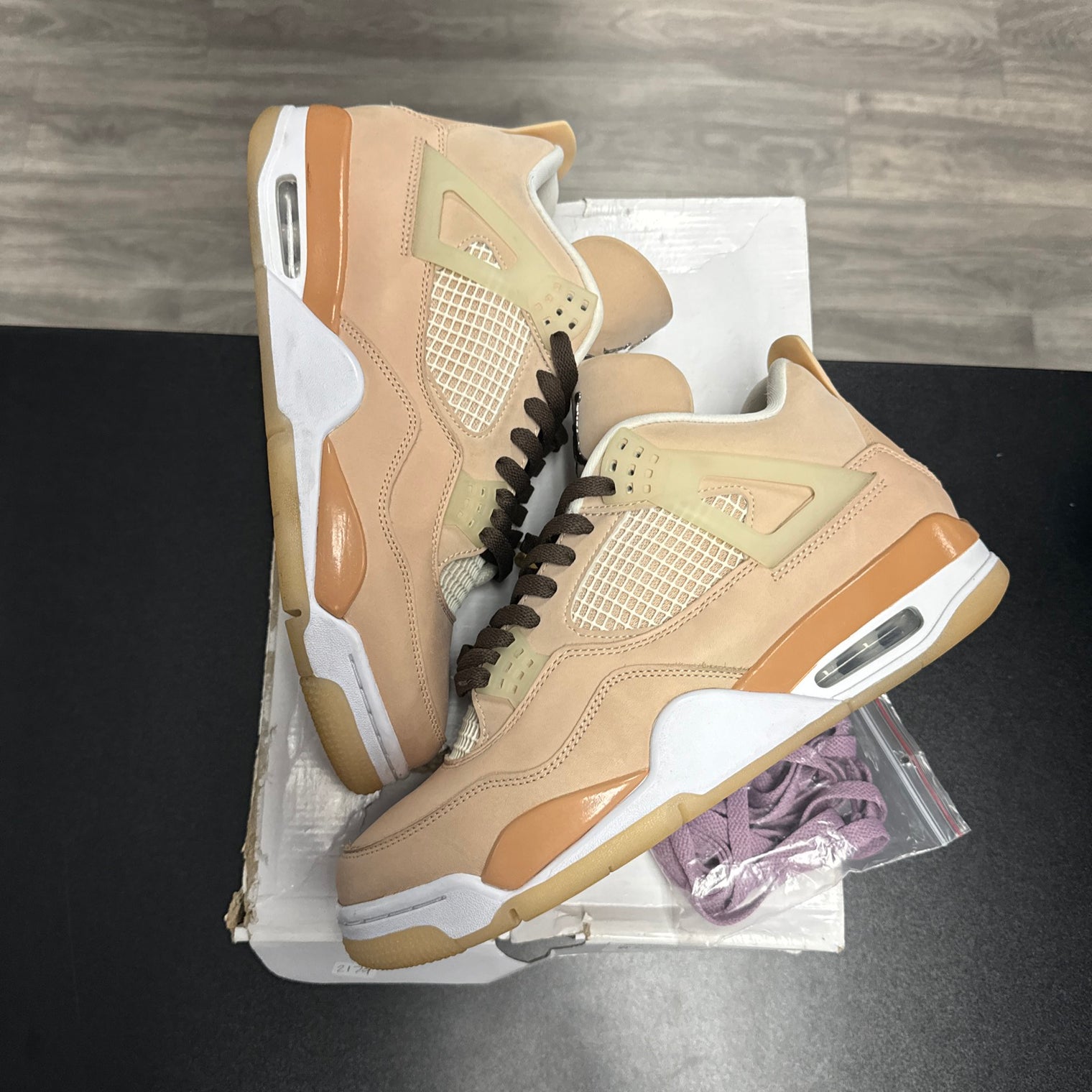 Shimmer Jordan 4 (W) (USED)
