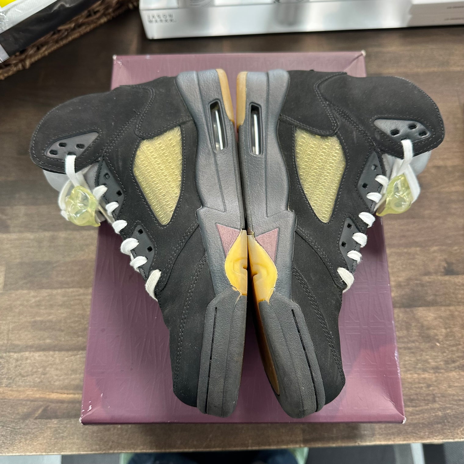A Ma Maniere Jordan 5 Dusk (USED)