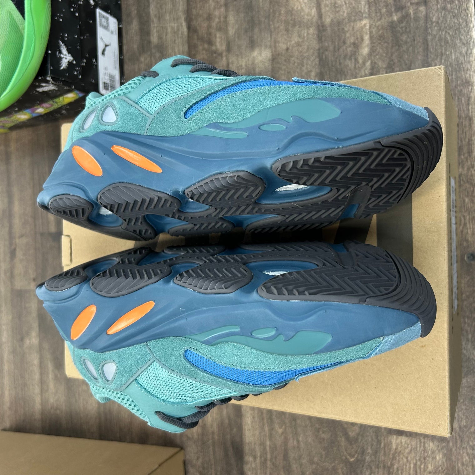 Fade Azure Yeezy 700 (USED)