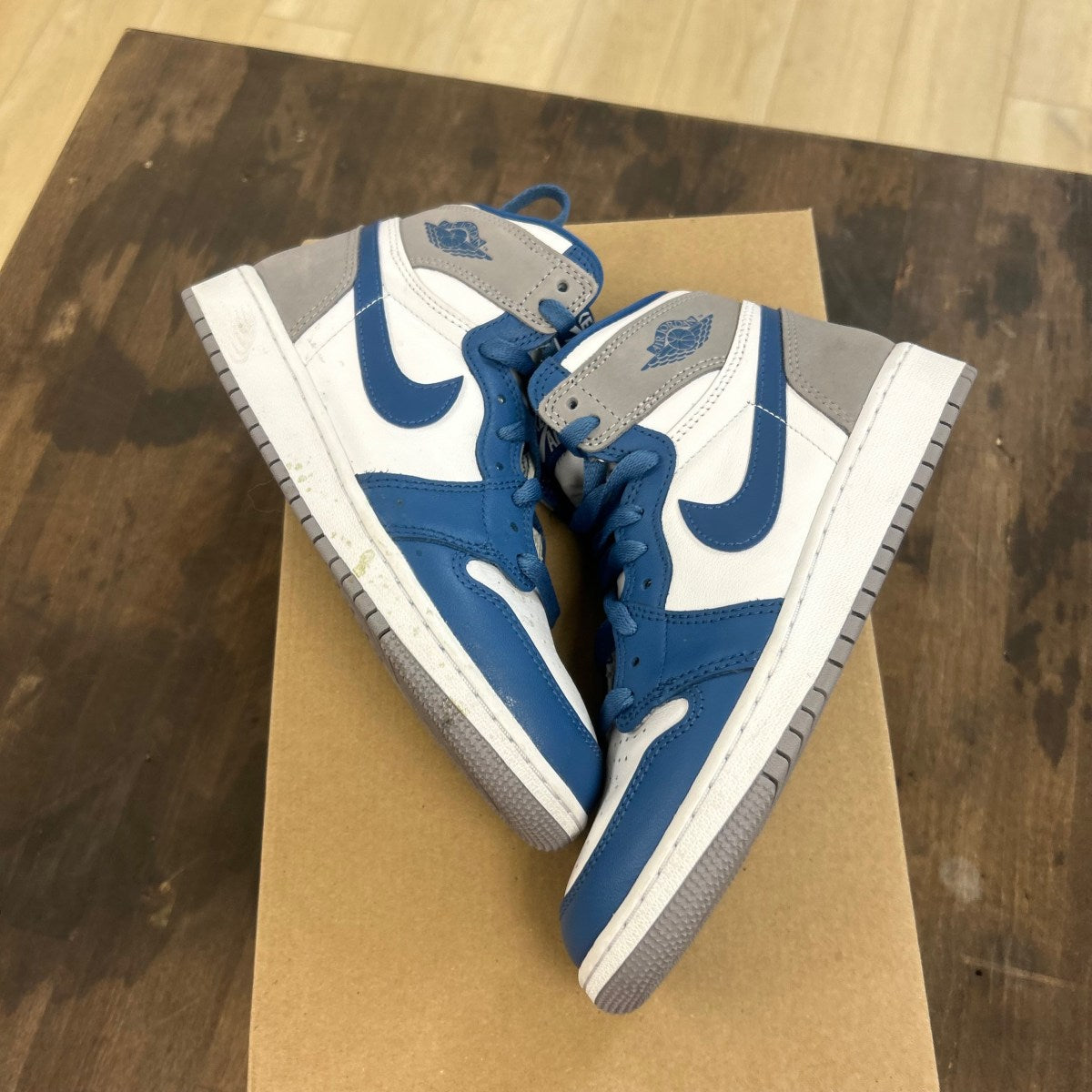 Jordan 1 Retro High OG True Blue (GS) Size 5Y (Pre-Owned) - Image 1