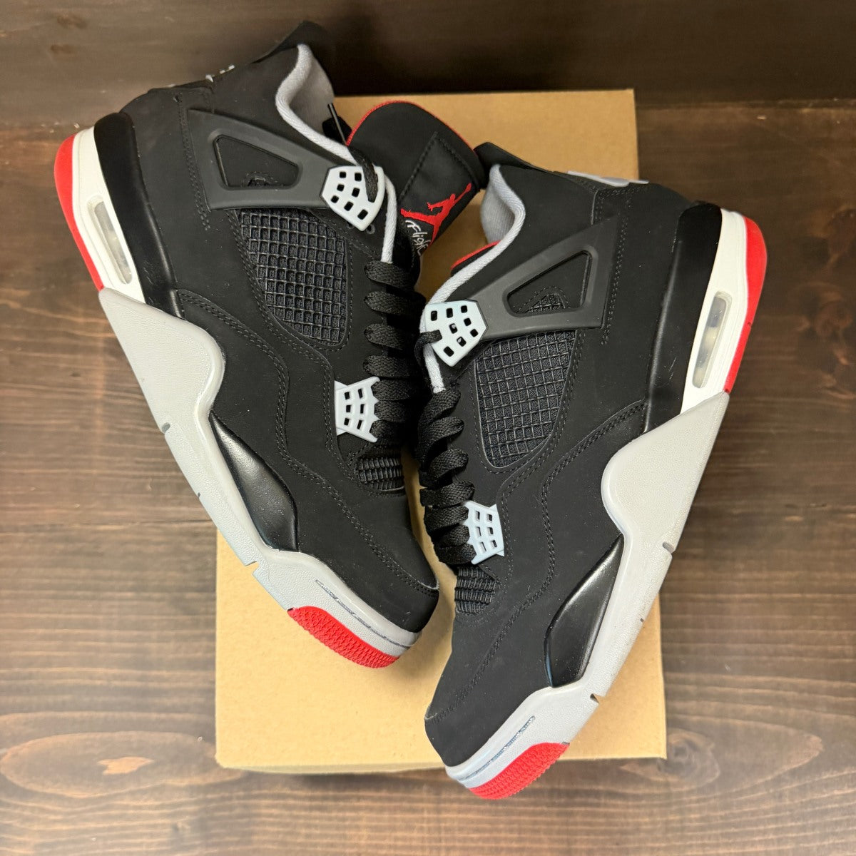 Jordan 4 Retro Bred (2019) Size 9.5 (Pre-Owned) - Image 2