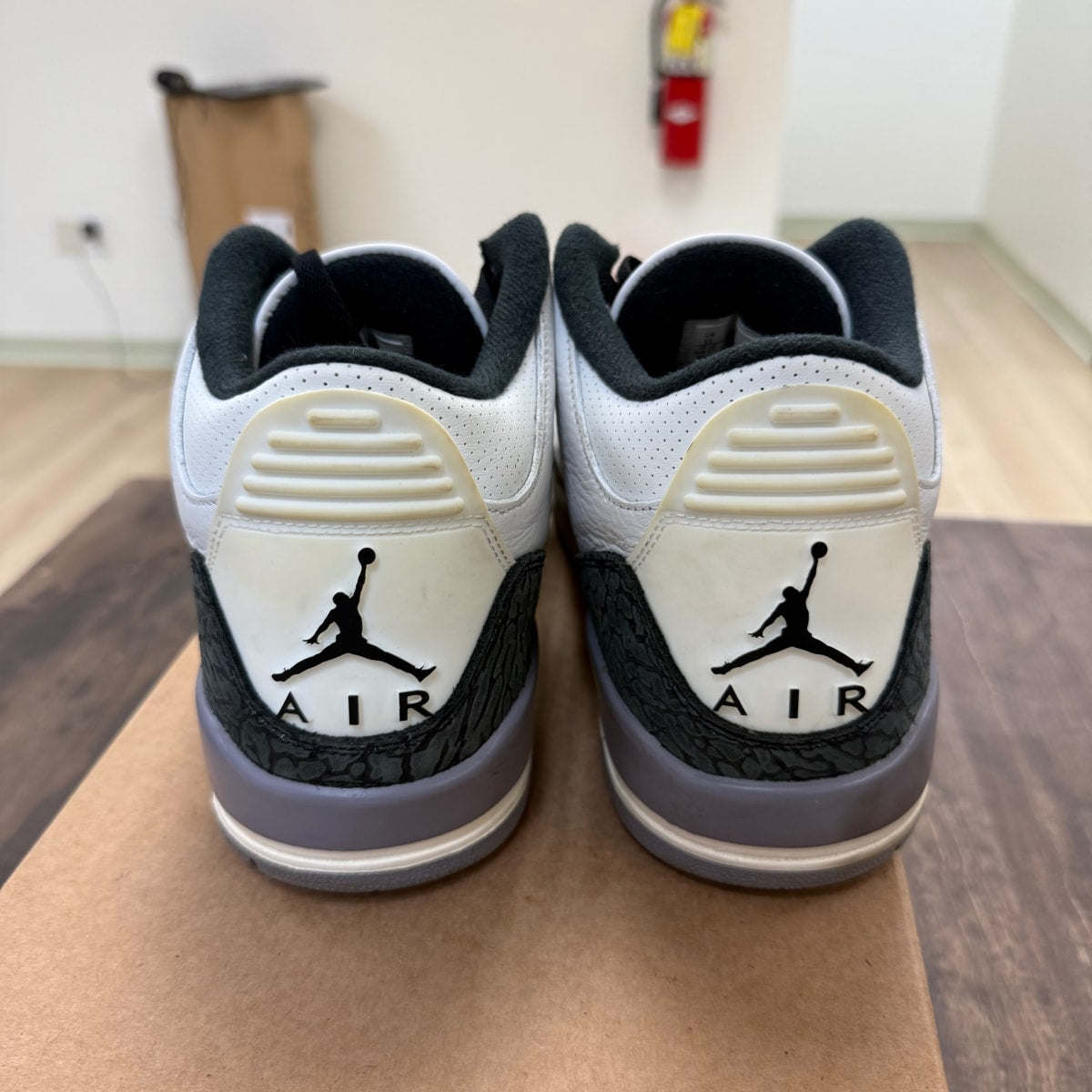Jordan 3 Retro Cement Grey Size 11 (Pre-Owned) - Image 3