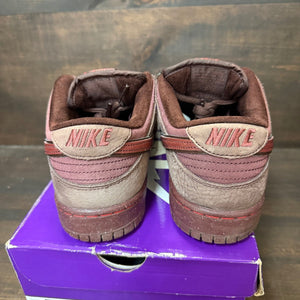 Nike SB Dunk Low City of Love Burgundy Crush - Image 3