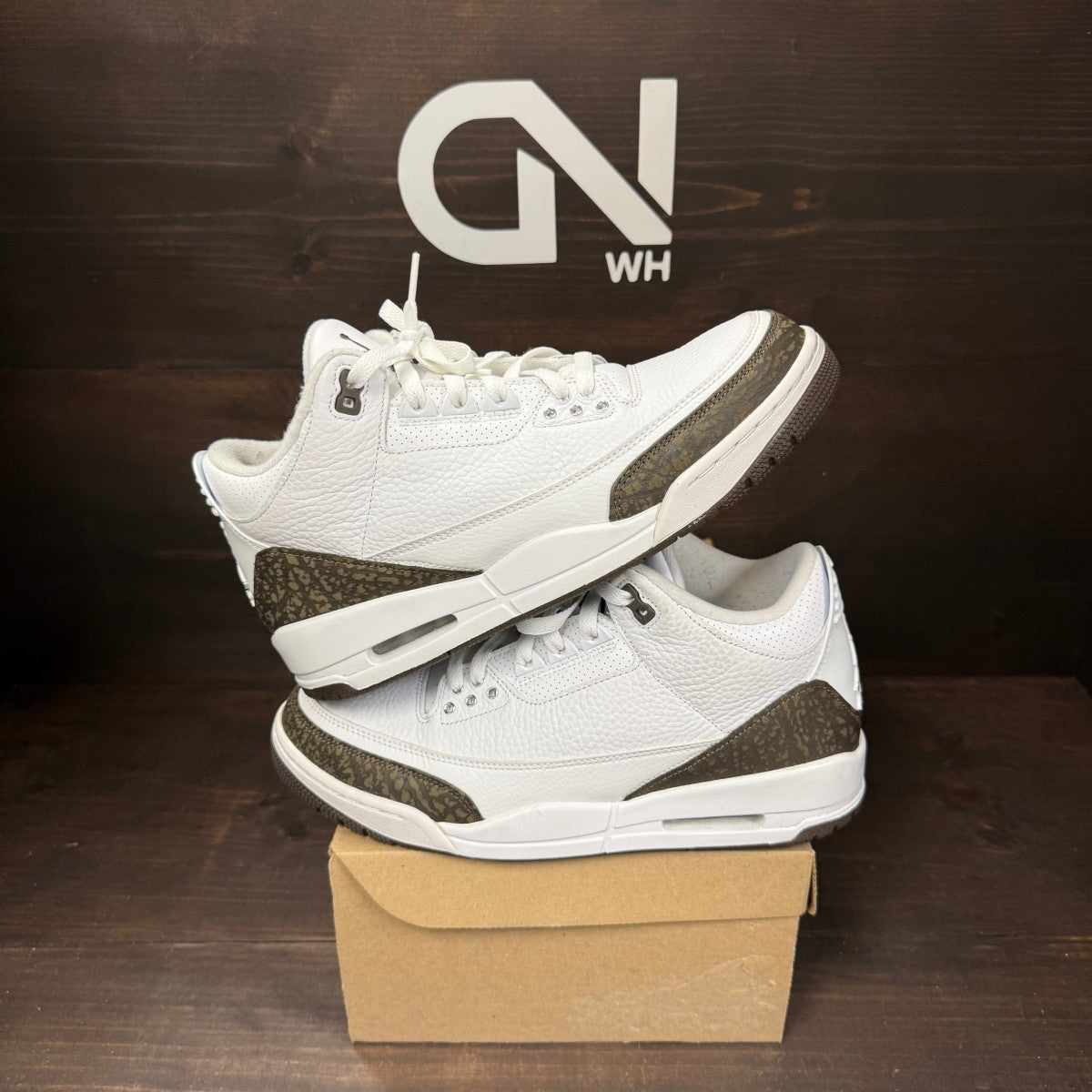Jordan 3 Retro Mocha (2018) Size 9.5 (Pre-Owned) - Image 1