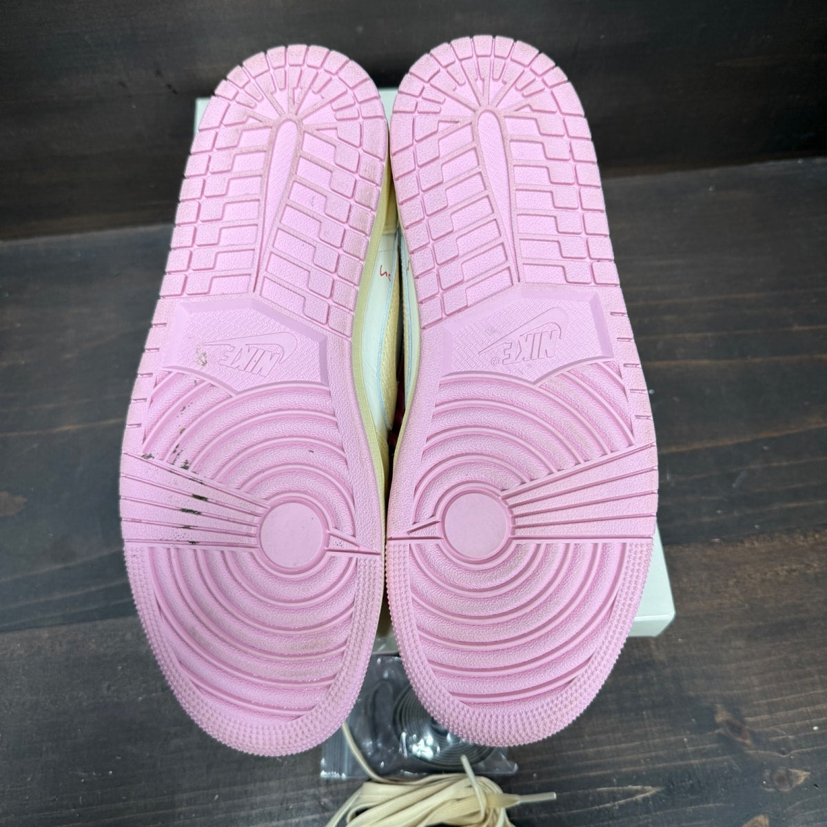Jordan 1 Retro Low OG SP Travis Scott Shy Pink - Image 6