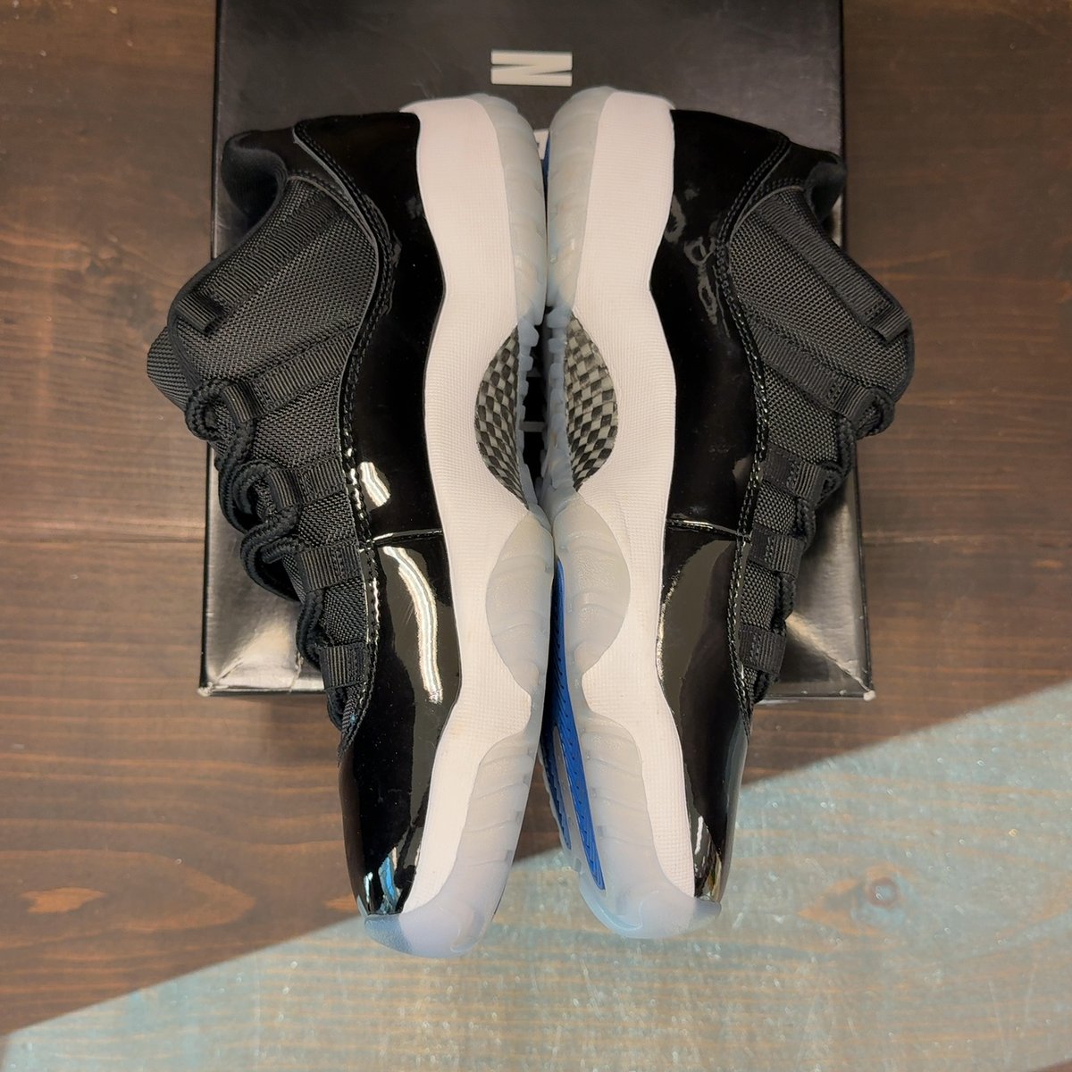 Jordan 11 Retro Low Space Jam Size 9 (Pre-Owned) - aux