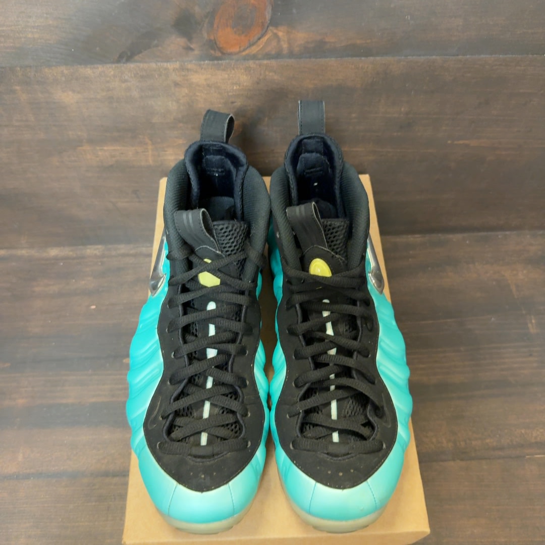 Air Nike Foamposite Pro Island Green Size 9.5 (Pre-Owned) - Image 3