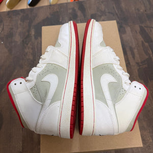 Jordan 1 Retro Mid Hare Jordan (2015) (GS) Size 6.5Y (Pre-Owned) - Image 4