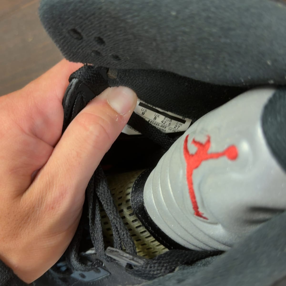 Jordan 5 Retro Black Metallic (2016) Size 9 (Pre-Owned) - aux