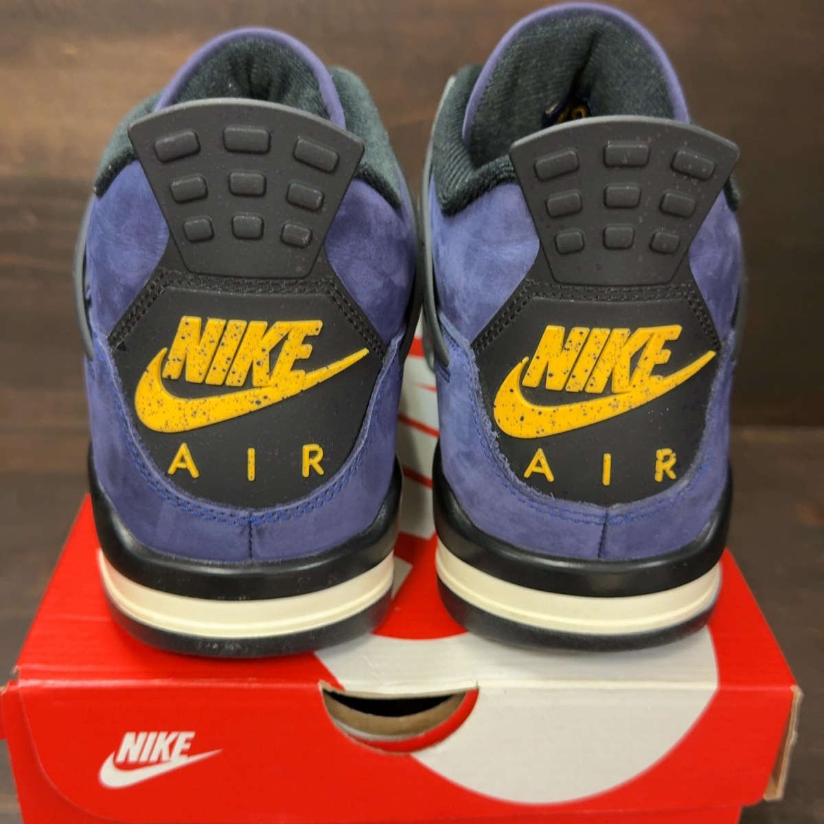 Jordan 4 Retro Lakers Size 9.5 (Pre-Owned) - Image 5