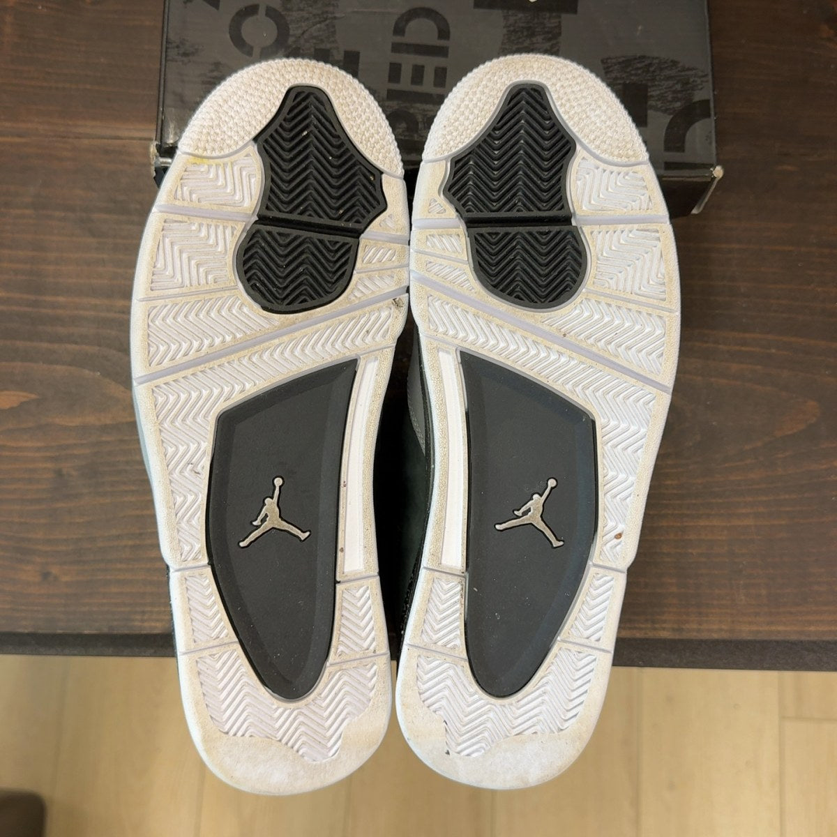 Jordan 4 Retro Fear (2024) Size 11 (Pre-Owned) - Image 9