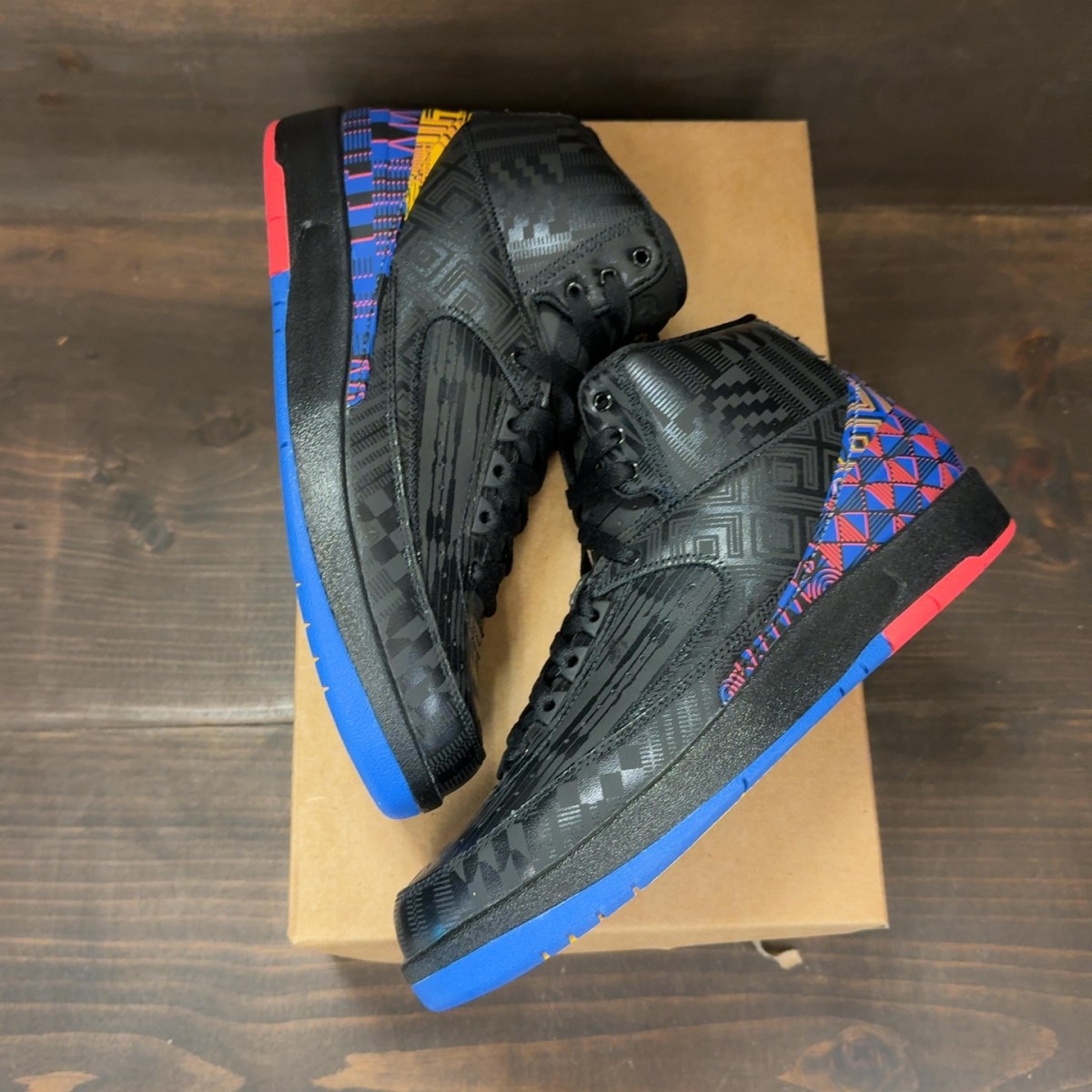 Jordan 2 Retro Black History Month (2019) Size 8 (Pre-Owned) - Image 2