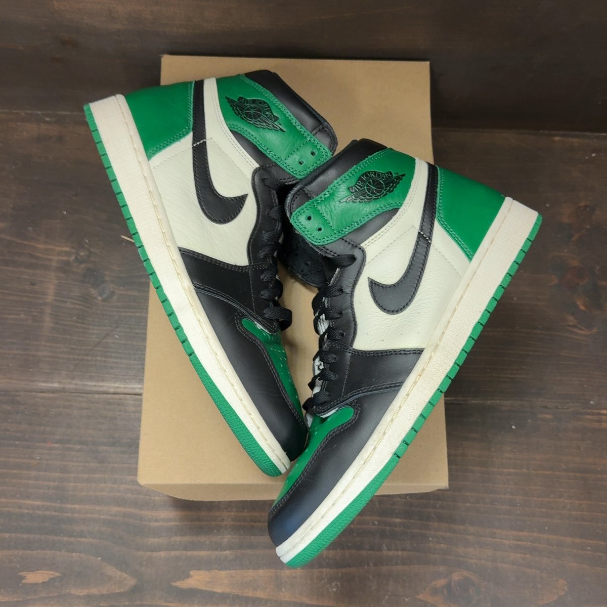 Jordan 1 Retro High Pine Green Size 11 (Pre-Owned) - back