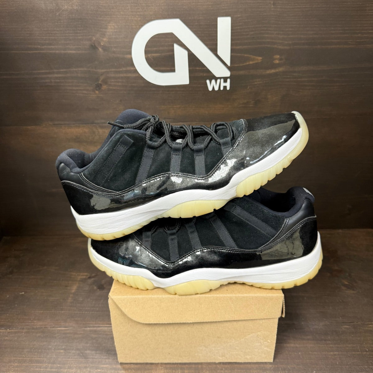Jordan 11 Retro Low Barons Size 13 (Pre-Owned) - Image 1