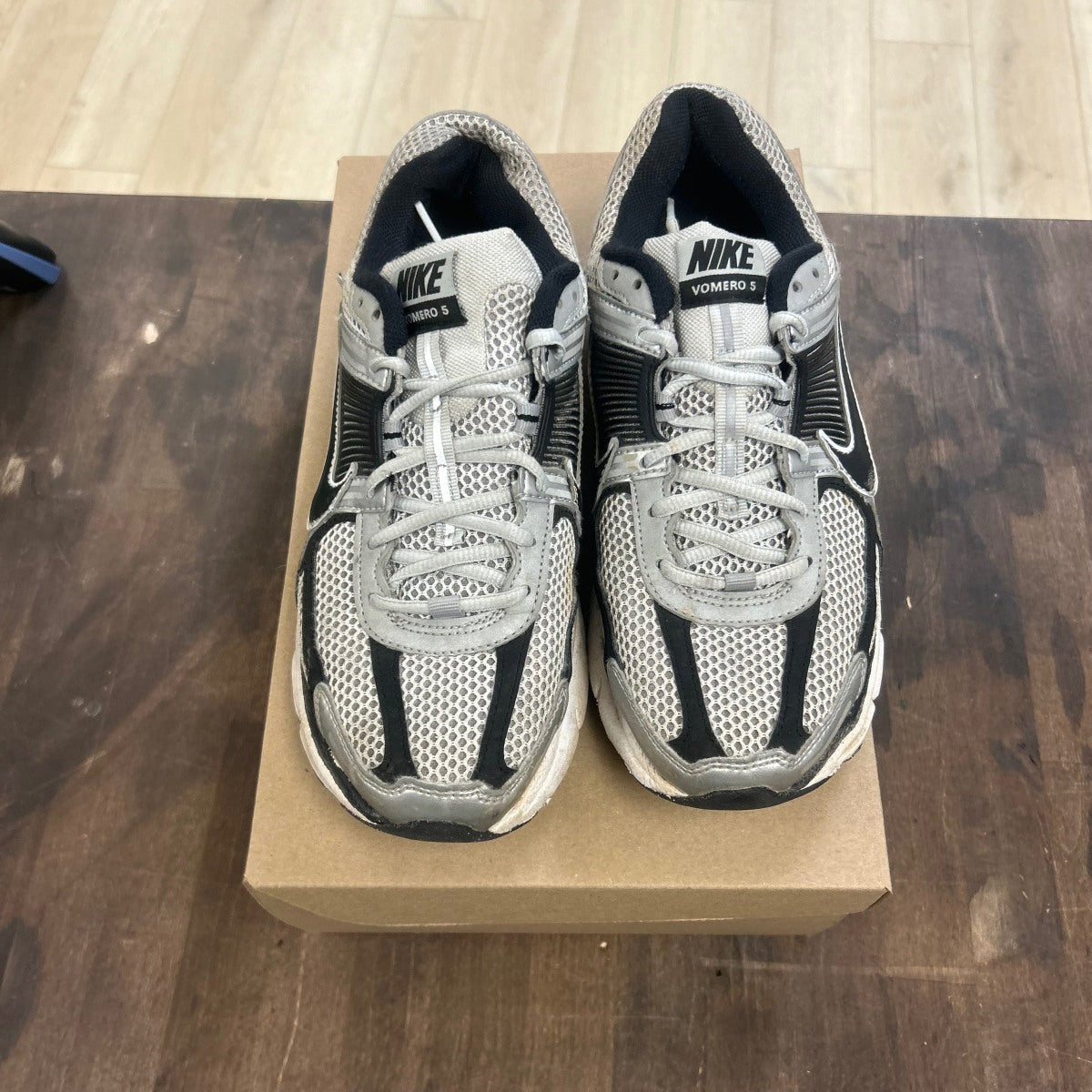 Nike Zoom Vomero 5 Metallic Silver Black Size 8 (Pre-Owned) - Image 2