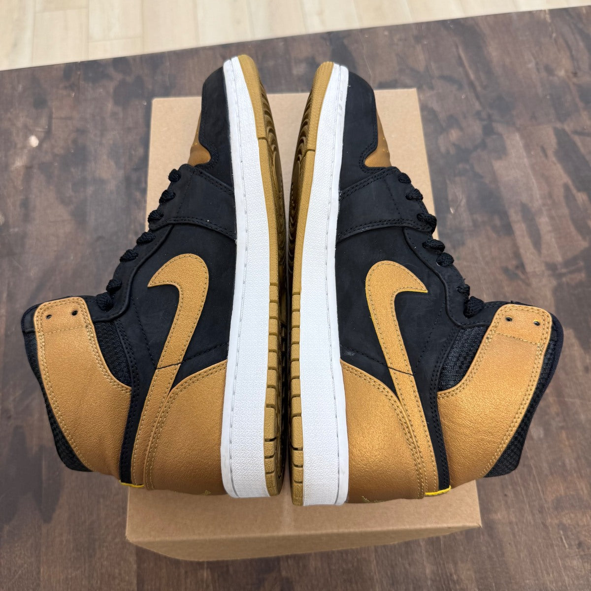 Jordan 1 Retro Melo PE Size 9 (Pre-Owned) - Image 4