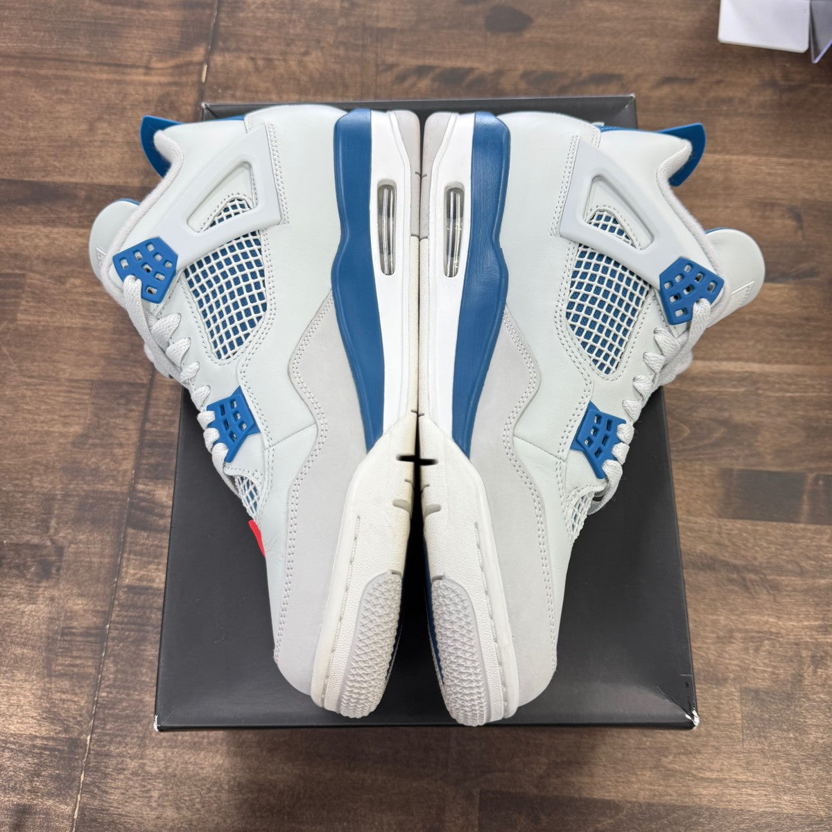 Jordan 4 Retro Military Blue (2024) - Image 2