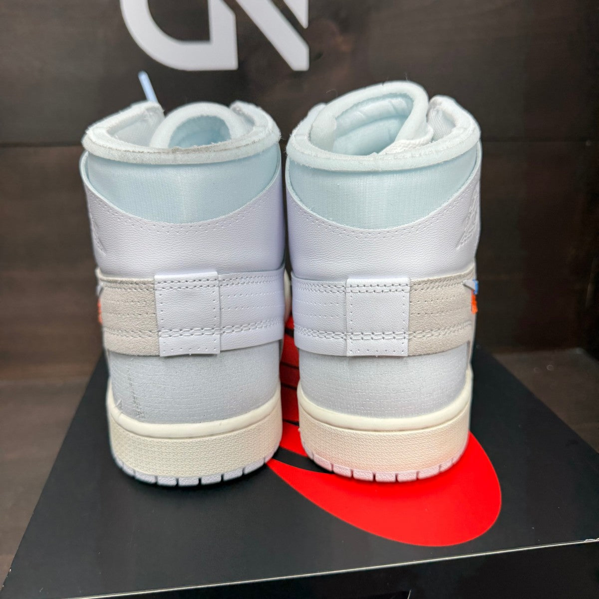 Jordan 1 Retro High Off-White Alaska - Image 5