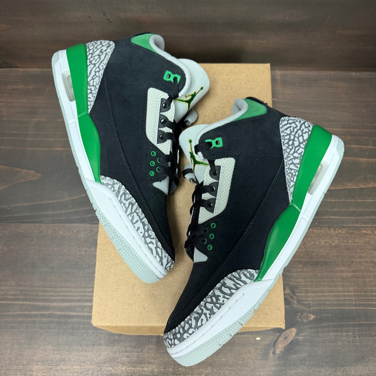 Jordan 3 Retro Pine Green Size 11 (Pre-Owned) - Image 2