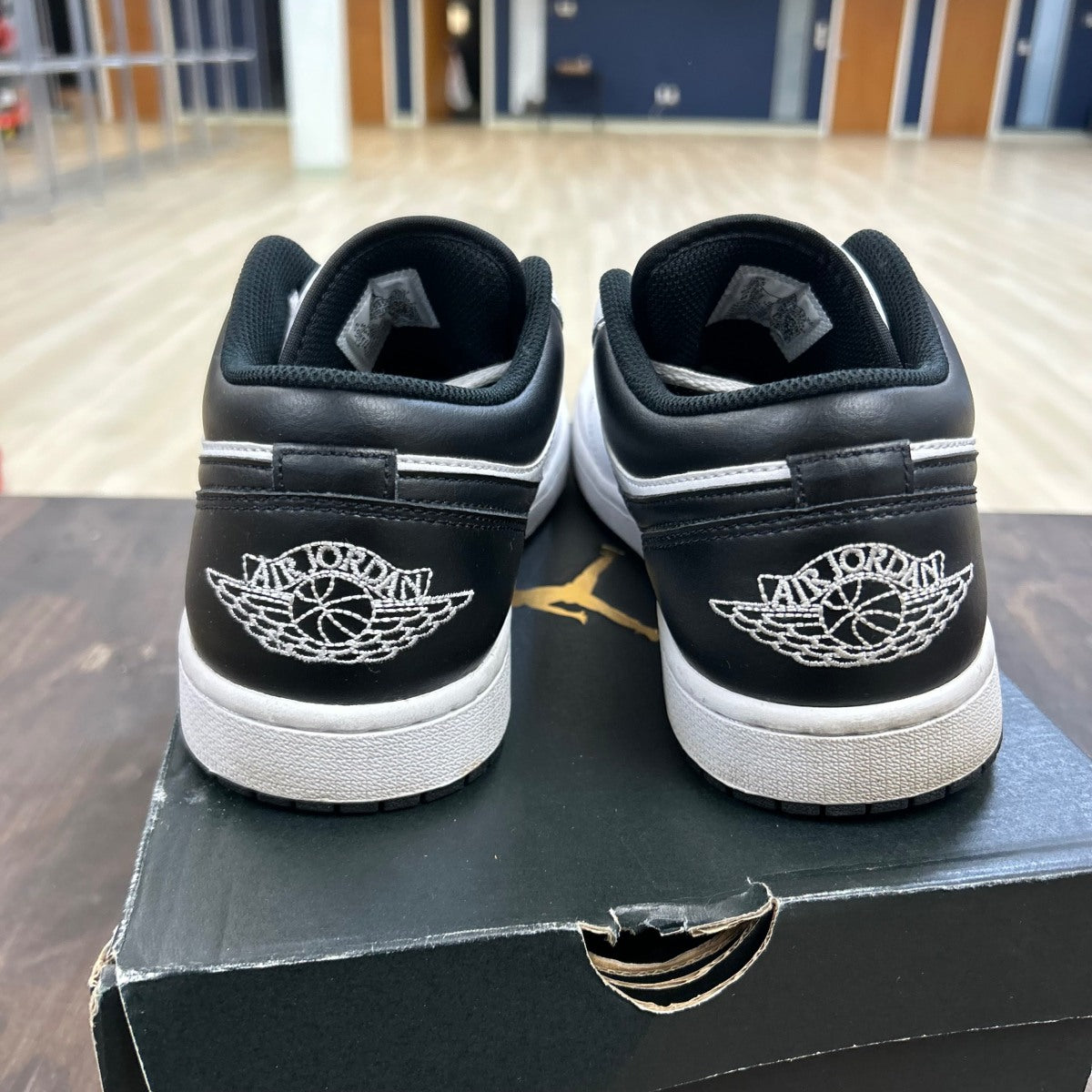 Jordan 1 Low White Black Size 10.5 (Pre-Owned)
