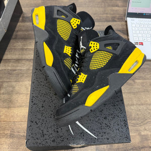 Jordan 4 Retro Thunder (2023) Size 11.5 (Pre-Owned)