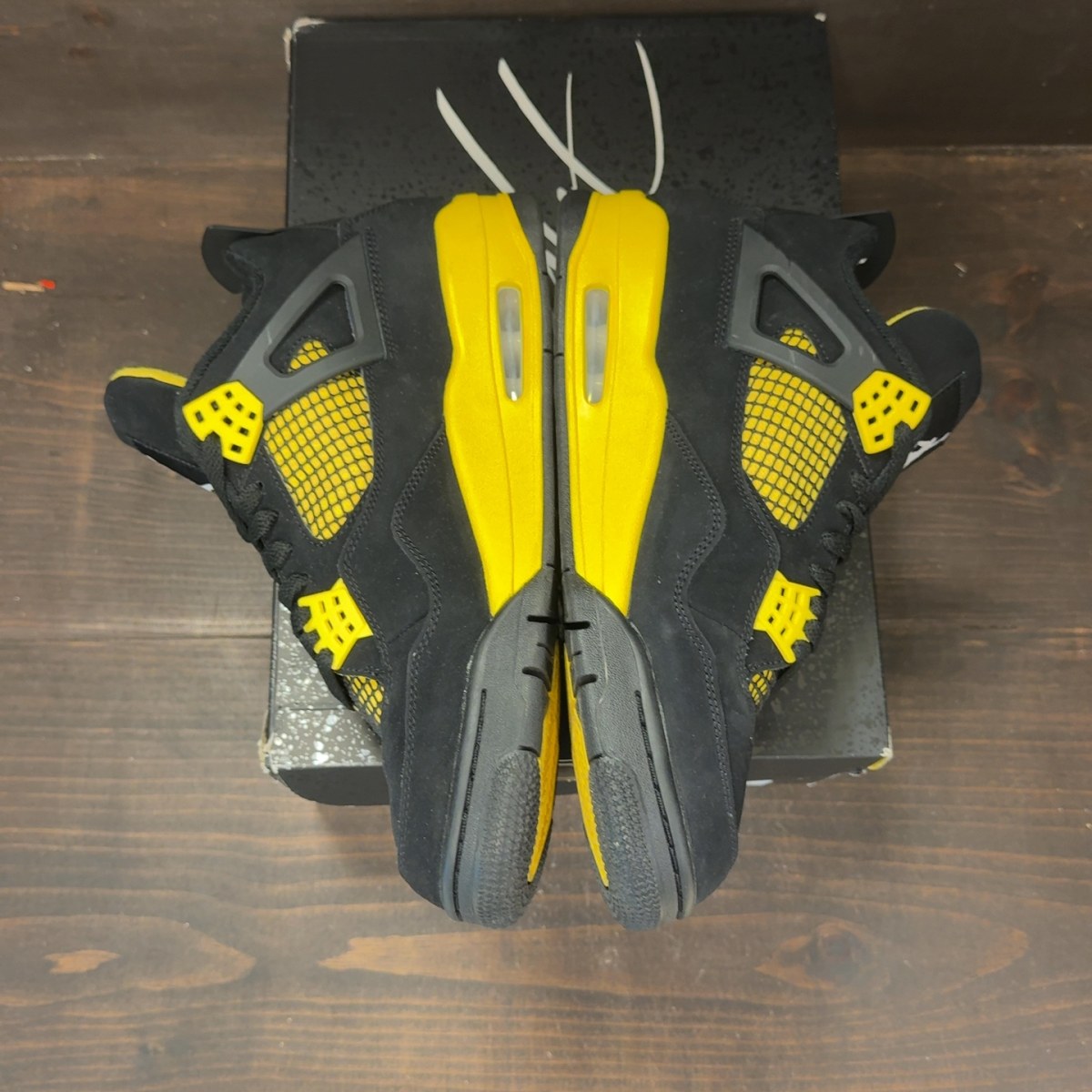 Jordan 4 Retro Thunder (2023) Size 10 (Pre-Owned) - aux