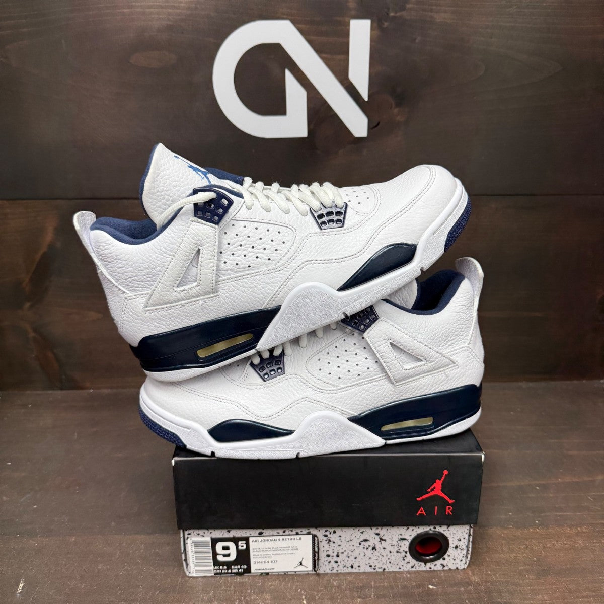 Jordan 4 Retro Columbia (2015) Size 9.5 (Pre-Owned)