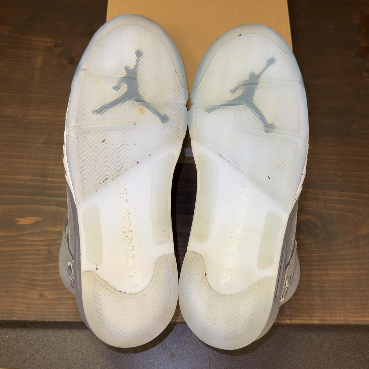 Jordan 5 Retro Wolf Grey (2026) Size 13 (Pre-Owned) - Image 8