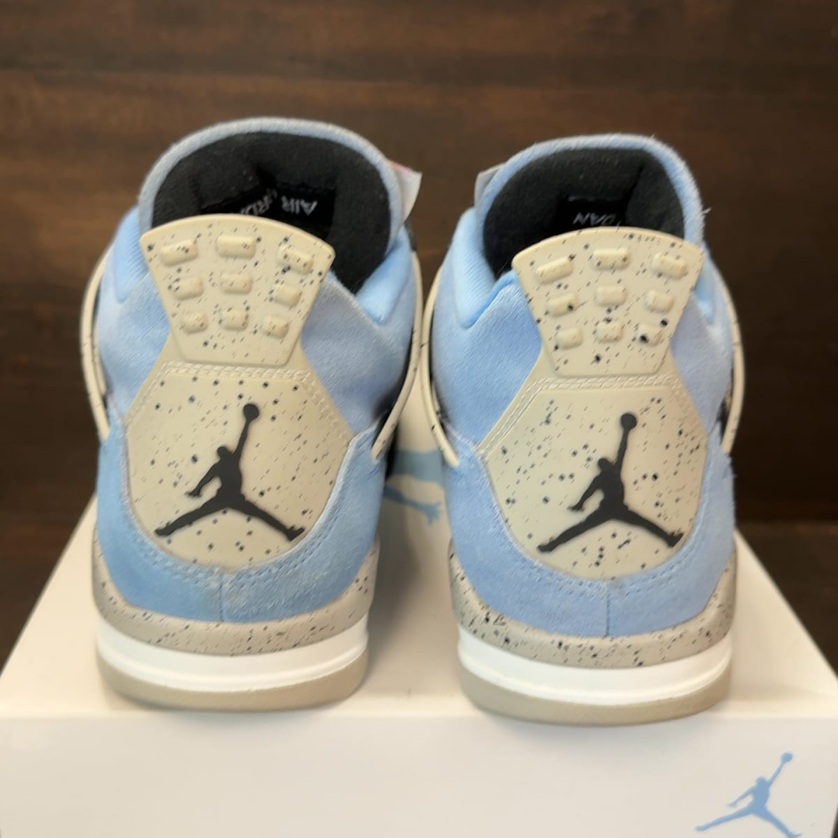 Jordan 4 Retro University Blue Size 8 (Pre-Owned) - aux